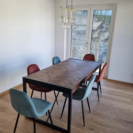 Elegant Two Bedroom In Center דירה