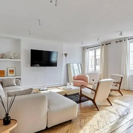 Elegant Two Bedroom In Center * Luxembourg